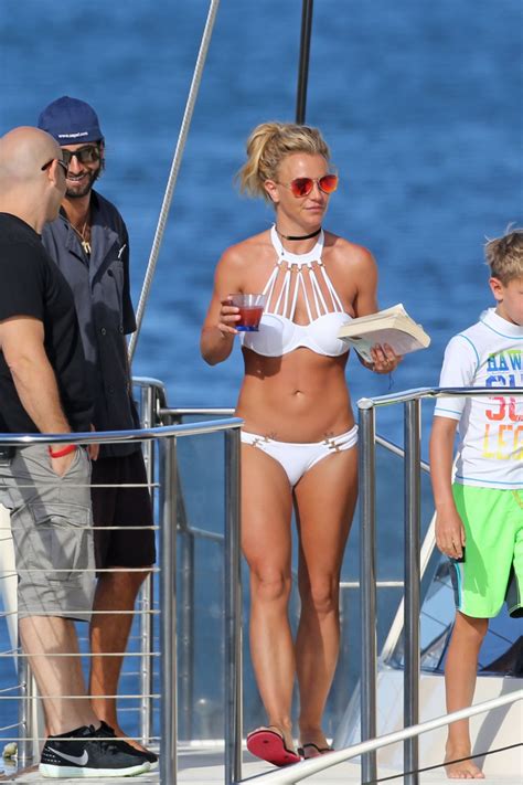 Britney Spears In A Bikini On A Boat In Hawaii Celebmafia