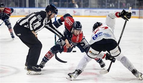 Hockey Sur Glace Les Ducs Dangers Dans Le Dur Avant Leur Cinqui Me