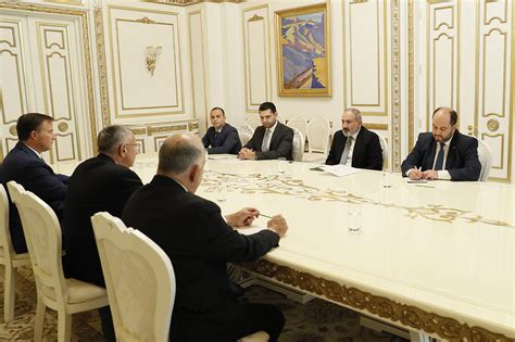 Le Premier Ministre Pashinyan A Rencontré Les Représentants De L