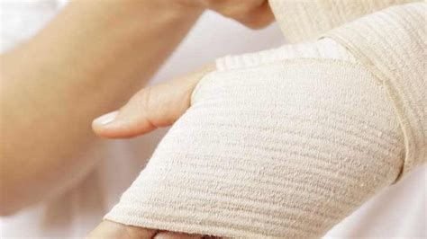 Hand Fracture First Aid