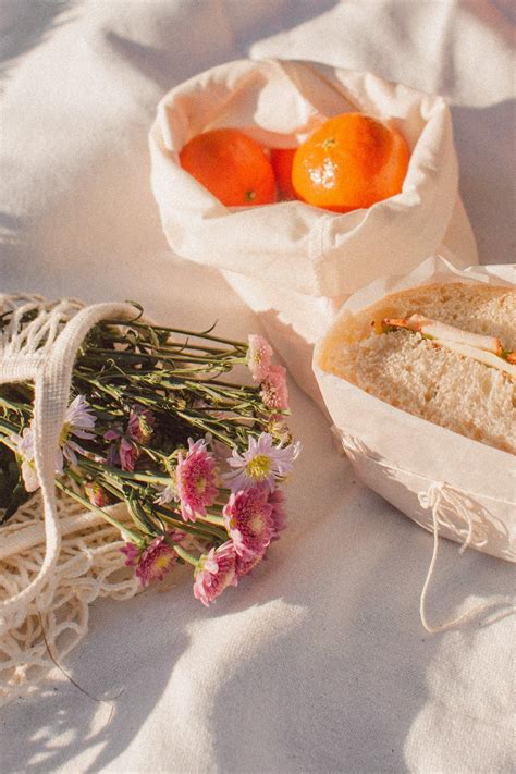 How To Easily Create A Pretty Picnic Aesthetic For 25 Picnic Date Food