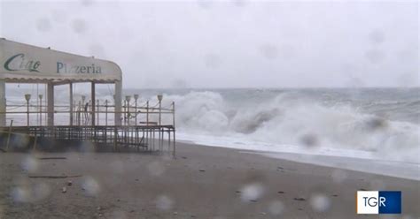 Il Maltempo Sferza La Sicilia Disagi E Danni Domani Allerta Rossa A