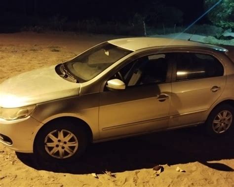 Se Passando Por Passageiros Criminosos Atiram Contra Taxista Para