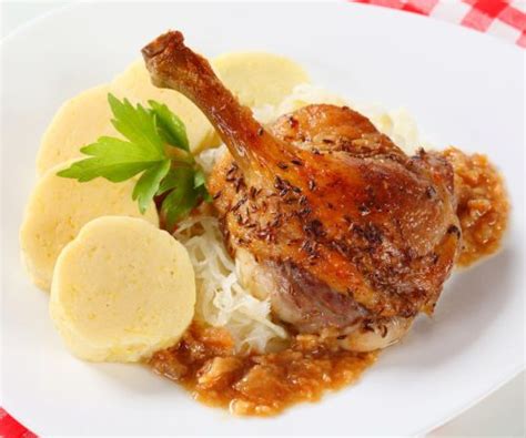 Pe En Kachna Se Zel M Roast Duck With Sauerkraut And Dumplings