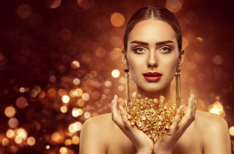 39640 Golden Woman Beauty Fashion Model Stock Photos Free And Royalty