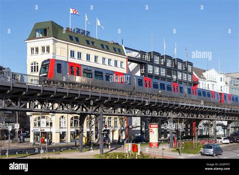 Hamburg Deutschland 20 April 2021 Hochbahn U Bahn Elbpromenade