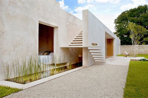 Diseño De Moderna Casa Hacienda Con Paredes Hormigón Blanco Construye