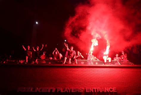 25 Fotos De Los Festejos Liverpool En La Puerta De Anfield Por El