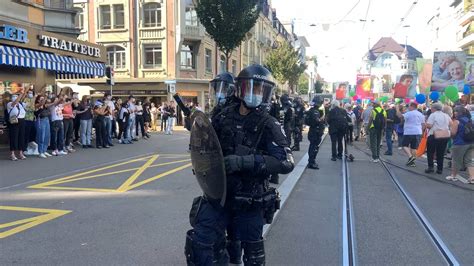 Marsch fürs Läbe und Gegendemo in Oerlikon Polizei mit Grossaufgebot