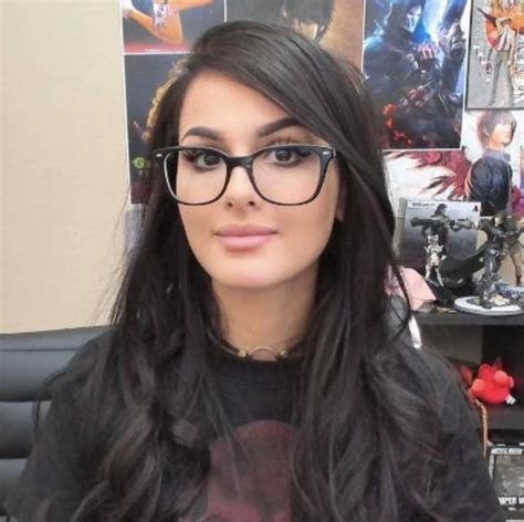 Pin By Lia Contreras On Accesorios Sssniperwolf Beautiful Women Pictures Girls With Glasses