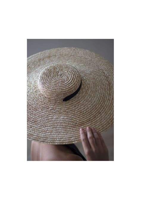 Le Chapeau De Paille Traditionnel De Provence