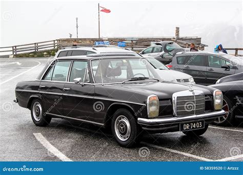 Mercedes Benz W115 Classe De La E Image éditorial Image du affaires