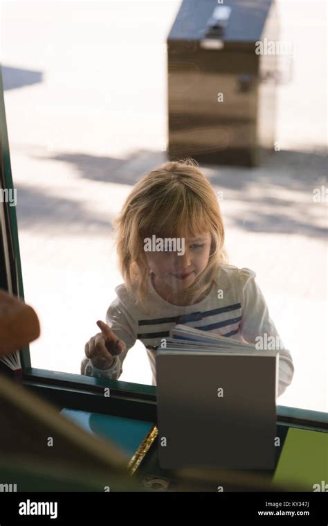 Peeping Window Hi Res Stock Photography And Images Alamy