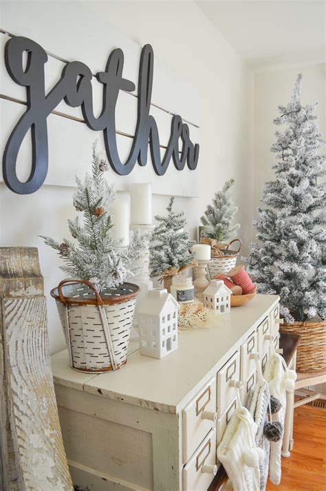 Farmhouse Christmas Decor - Eighteen25