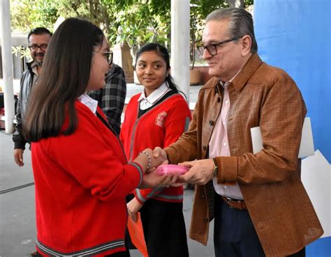 Más de 3 mil 885 estudiantes reciben lentes del Programa Ver bien para