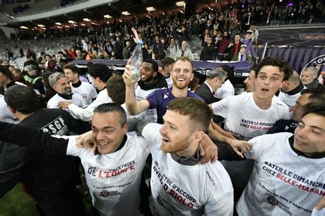 En Images Le Tfc De Retour En Ligue 1 Soir De Liesse Au Stadium