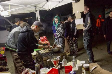 Miles de jóvenes se concentran en una rave ilegal en Fuente Álamo