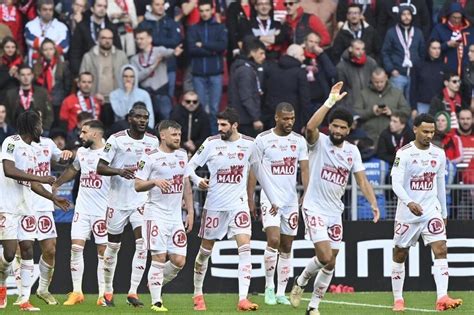 Stade Brestois Le club dévoile son nouveau maillot extérieur Sport