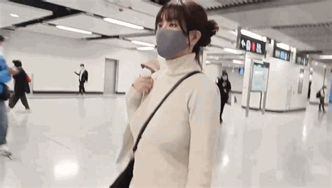 港鐵「真空漫步」av女優原來係台灣第一 吳夢夢入行6年背景曝光 曾因3p鬧上法庭 星島日報