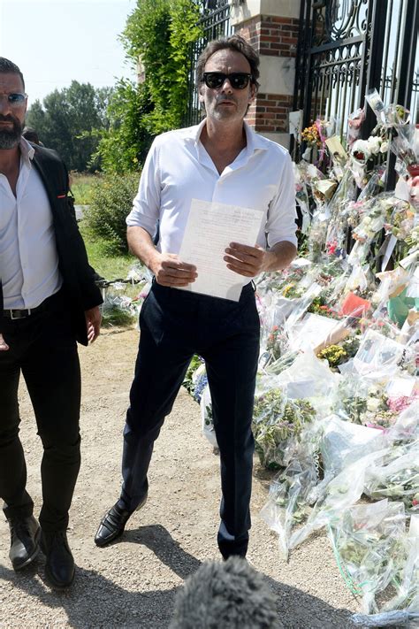 Photo Anthony Delon et son demi frère Alain Fabien découvrent les