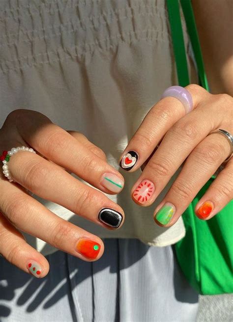 70 Stylish Nail Art Ideas To Try Now Black Coral And Green Nail