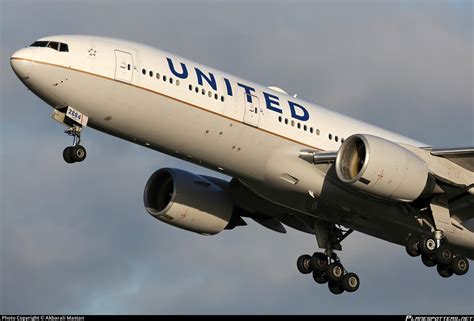 N784UA United Airlines Boeing 777 222 ER Photo By Akbarali Mastan ID