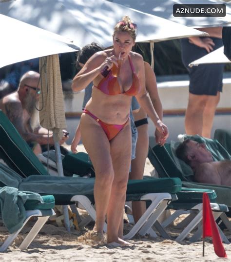 Claire Sweeney Sexy Spotted Showing Off Her Sizzling Bikini Body In