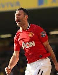 Ryan Giggs Manchester United Legend Signs New Contract Football Cosmos