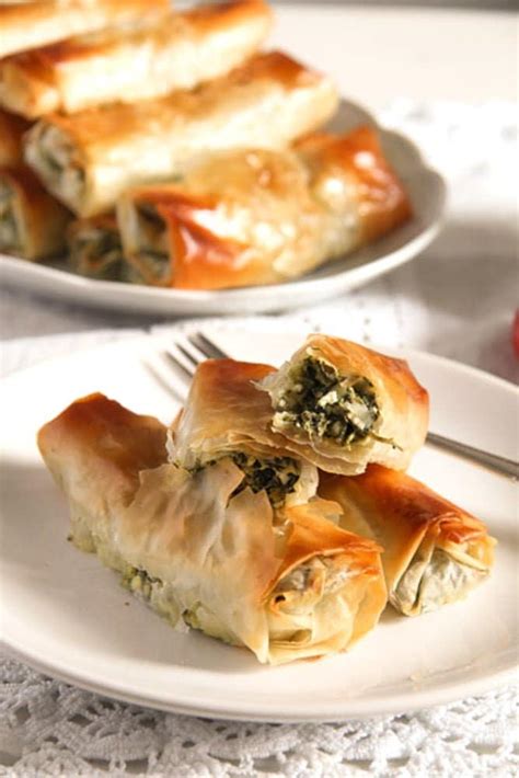 Albanian Spinach Pie or Byrek Rolls (Albanian Food)