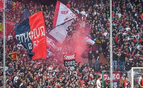 Violenti Scontri Tra Tifosi Di Genoa E Sampdoria A Piazza Alimonda