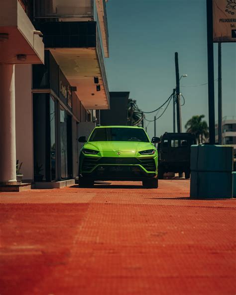 White Lamborghini Urus · Free Stock Photo