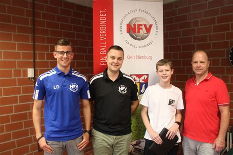 Sechs Neue Schiri Anw Rter Im Fu Ball Nfv Kreis Nienburg