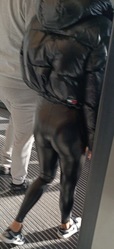 Perfekt German Ass In Shiny Leather Leggings Spandex Leggings Yoga