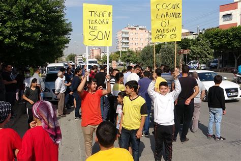 Trafik kazalarına dikkat çekmek için yolu trafiğe kapattılar İhlas