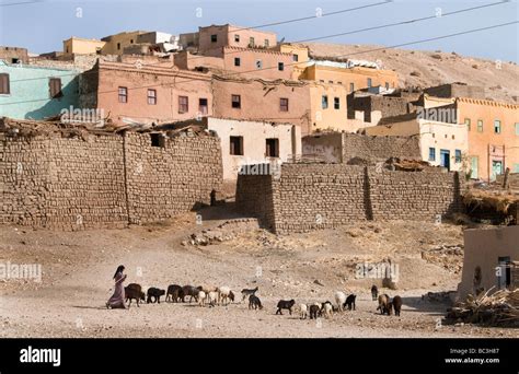 Qurna Old Desert Village Egypt Thebe Valley Of The Kings Stock Photo