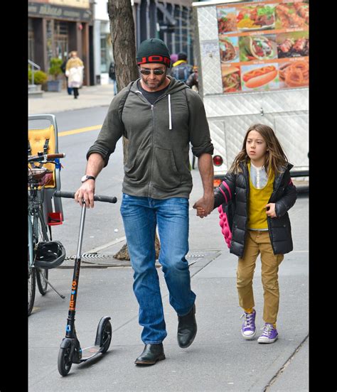 Photo Hugh Jackman Et Sa Fille Adoptive Ava Dans Les Rues De New