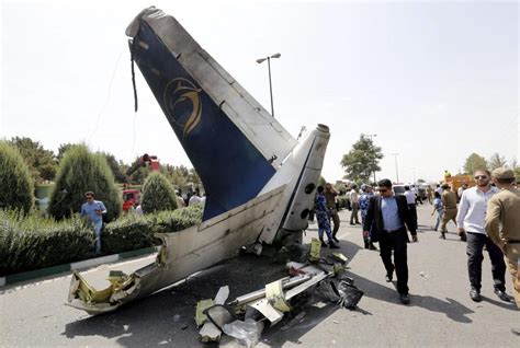 Un Avión Se Estrella En Irán Y Fallecen Sus 66 Ocupantes