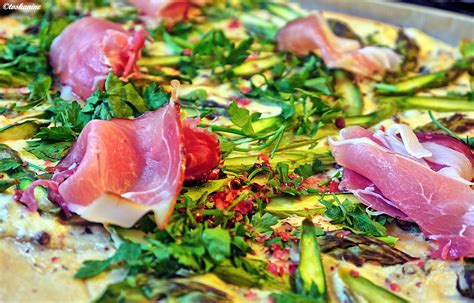 Flammkuchen Mit Gr Nem Spargel Und Rosa Pfefferbeeren Und Schwarzw Lder