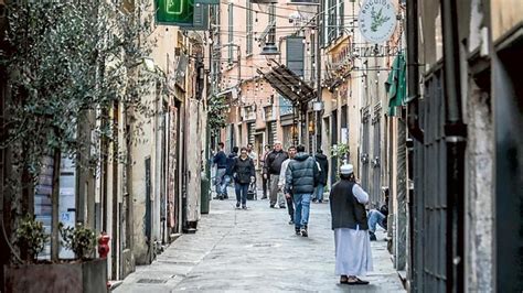 Come cambia via Prè la rinascita della strada più famosa del centro