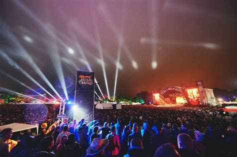 Vieilles Charrues Le Guide Pour Survivre Au Festival Sous La Pluie