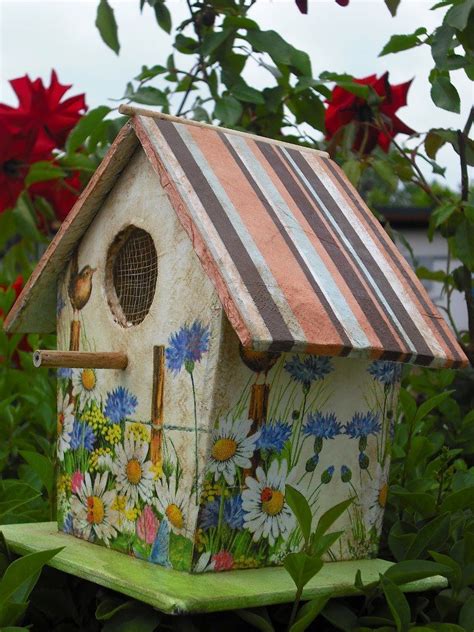 Cute Painted Birdhouse! | Birdhouses | Pinterest