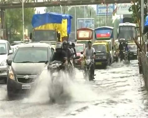 Pics Monsoon Rains Arrive In Mumbai People Hassled But Happy