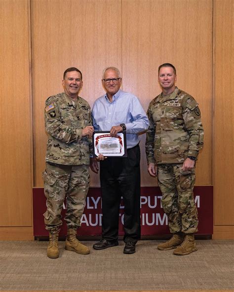 Bamc Recognizes Volunteers For Extraordinary Service Joint Base San