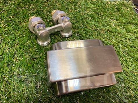 Узел нижнего подключения для радиаторов, угловой, с крышкой никель во ...