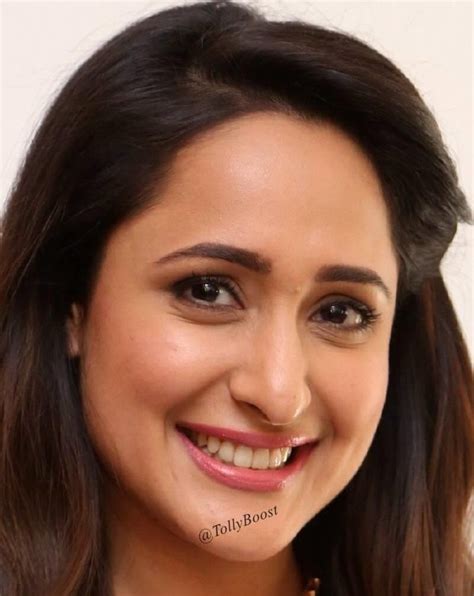 Indian Actress Pragya Jaiswal Cute Looking Without Makeup Face Closeup