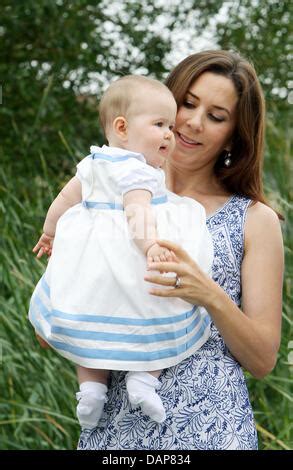 Les Membres De La Famille Royale Danoise Prince Frederik Avec Fils