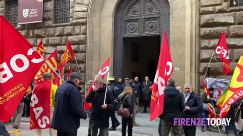 Crollo Di Via Mariti La Protesta Dei Sindacati Di Base Basta Omicidi