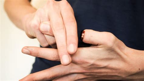 17 Year Old Magician Takes The Detachable Thumb Trick To A Mind