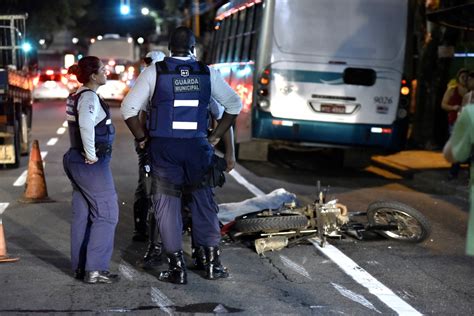 Jovem de 17 anos morre em acidente em frente ao Ifes em Vitória