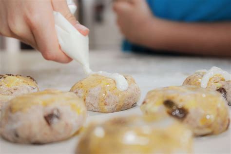 Make Your Own Hot Cross Buns Crunch Sip